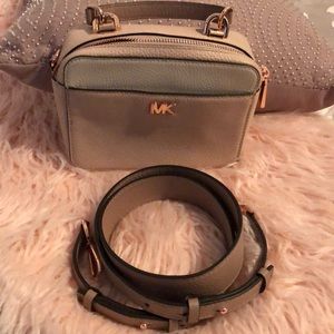 🌹SOLD 🌹Michael Kors Mini Cross body